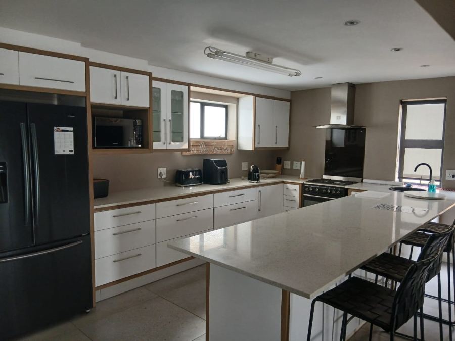 To Let 4 Bedroom Property for Rent in Hartenbos Central Western Cape